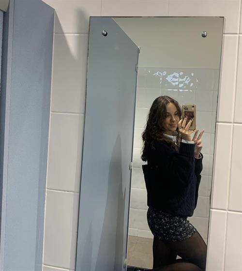 Alicia Manrique taking a selfie