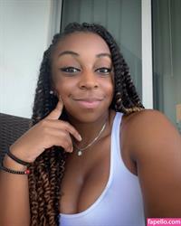 Jazzy Guns taking a selfie