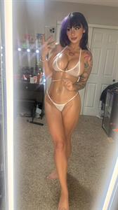 Lauren Hunt taking a selfie