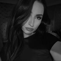 Seda taking a selfie