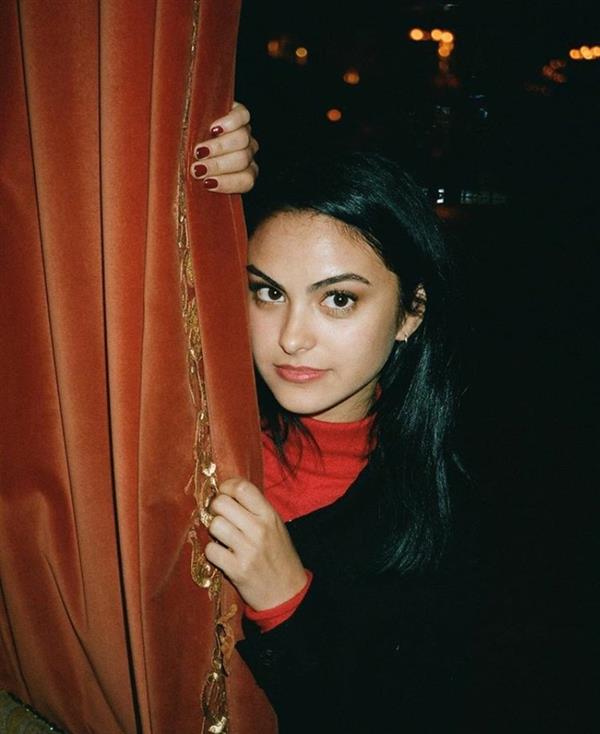 Camila Mendes