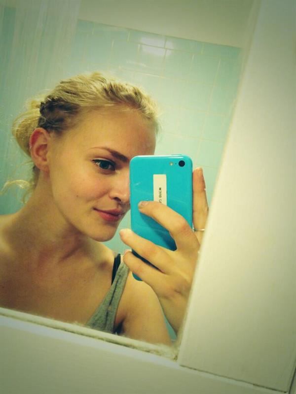 Madeline Brewer taking a selfie