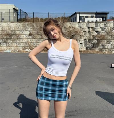 Momo (Hirai Momo)