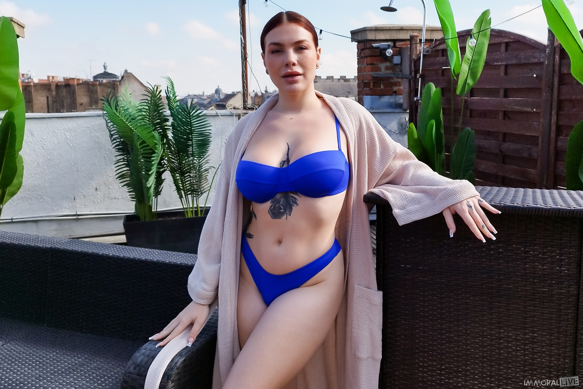 FIRST GANGBANG FOR THICK & CURVY ORGASM ADDICT APRA SHAY