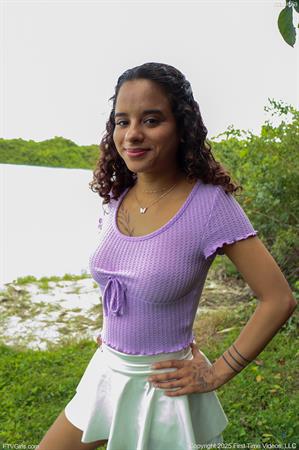 Isabella FTV Nude Pictures Overexposed Outside