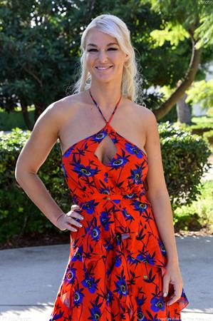 London FTV Nude Pictures Pleasuring Curves