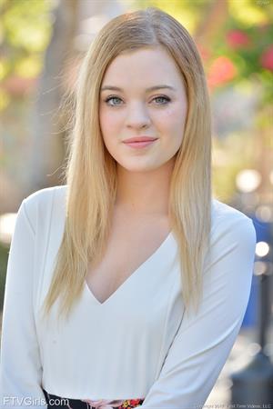 Winter FTV Nude Pictures Those Sexy Legs