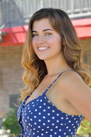 Gianna FTV Nude Pictures Pretty Dog Walker