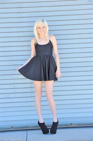 Chloe FTV Nude Pictures Chloe makeup tool stuffing