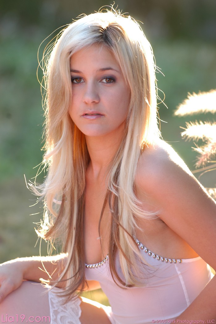 Lia 19 gets naked in a public place