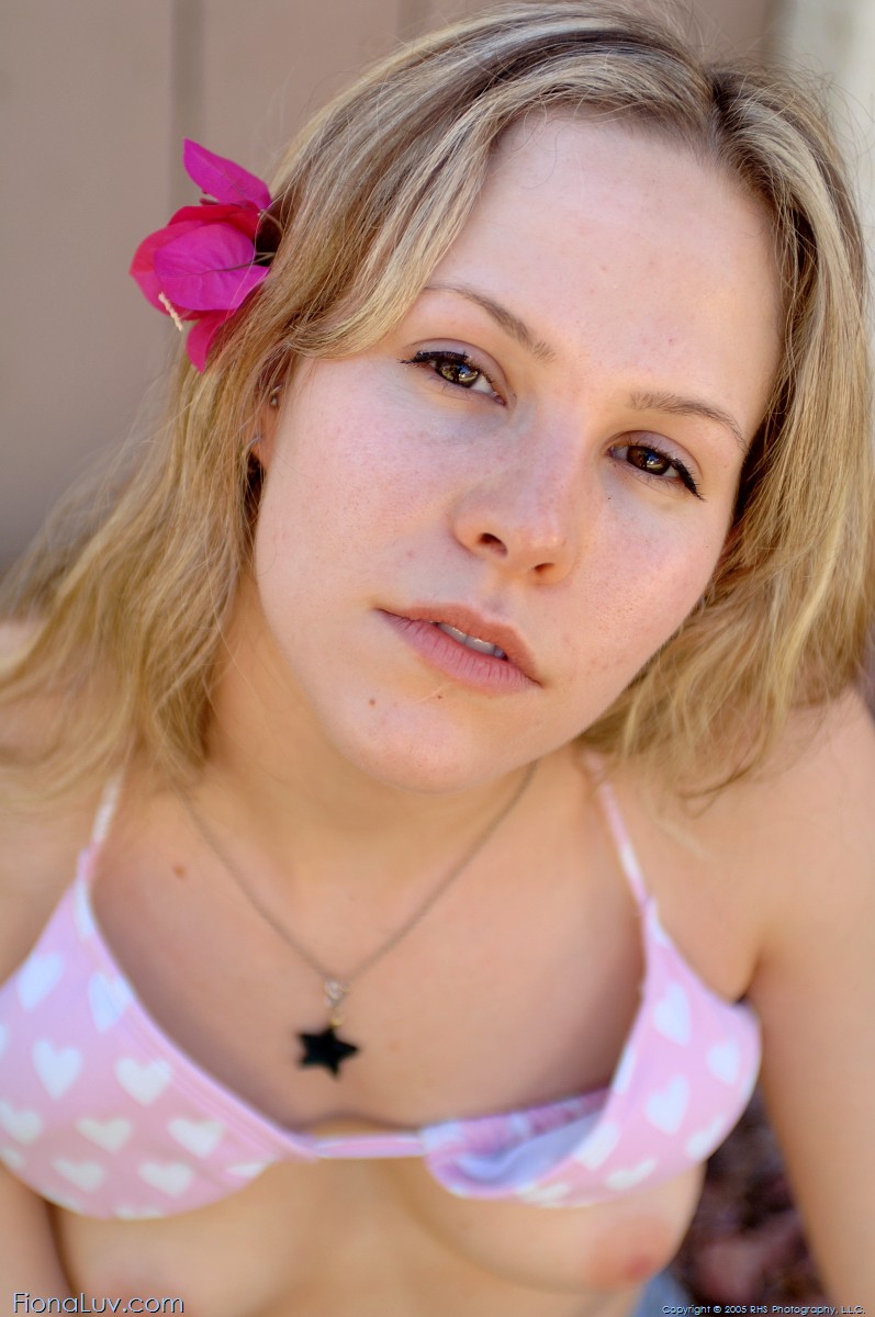 Fiona Luv just loves getting naughty in public