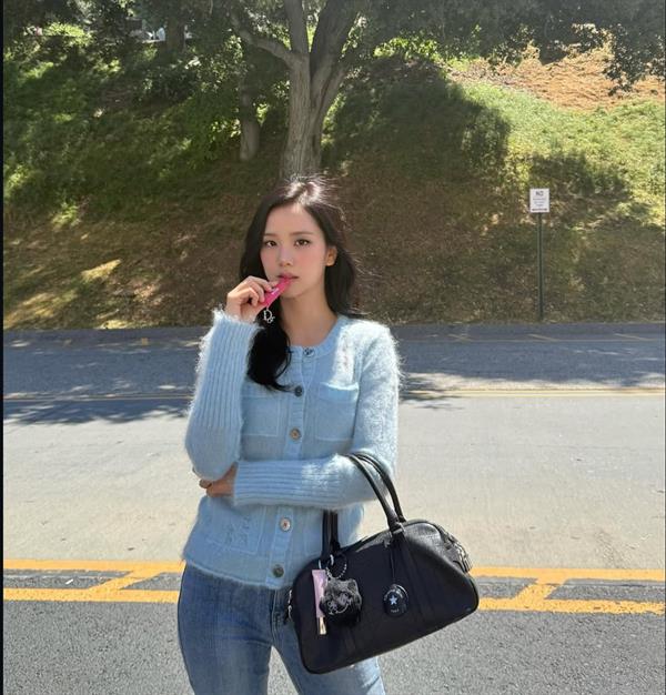 Jisoo (Kim Ji-soo)