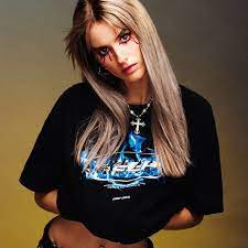 Cynthia Nabozny, American Singer

