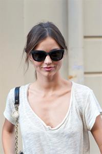 Miranda Kerr taking a selfie