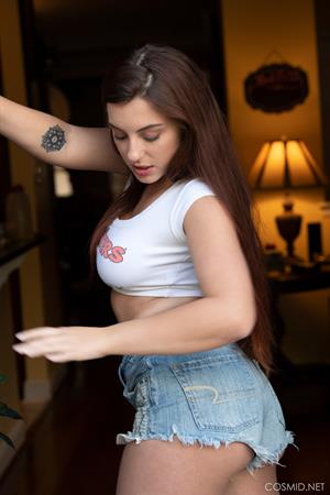 Sara Turner Nude Pictures Sara Turner's Hooters Shirt