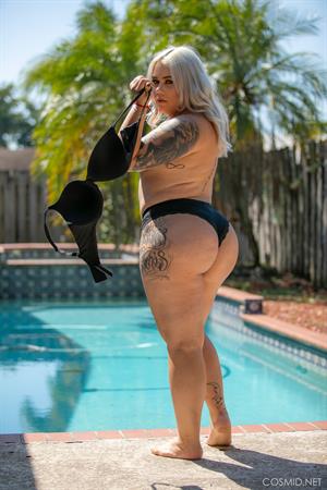 Blondie Franklin Nude Pictures Blondie's Pool Shoot