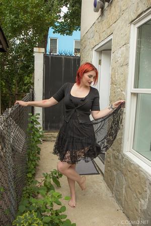 Cat Roe Nude Pictures Cat Roe's Dress Outside