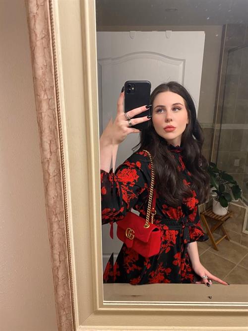 Grey Eyed Beauty taking a selfie