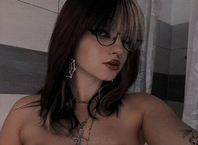 VgothV taking a selfie