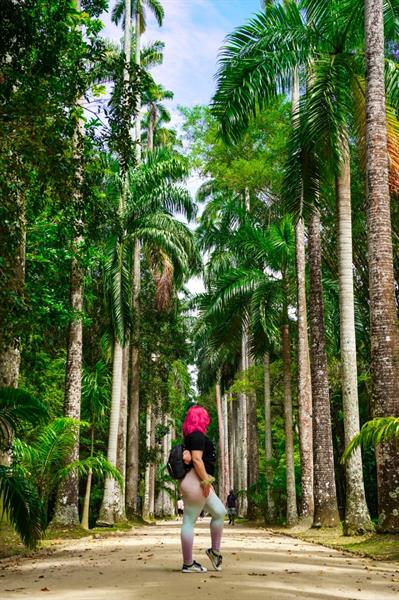 Hi! I provide massage, body scrub, waxing and extras incalls and outcalls in Zurich. For outcalls outside of the city will have to be booked as a minimum 3 hour service and upfront booking of the return ticket from my place to yours. WhatsApp me for the prices 0778064368