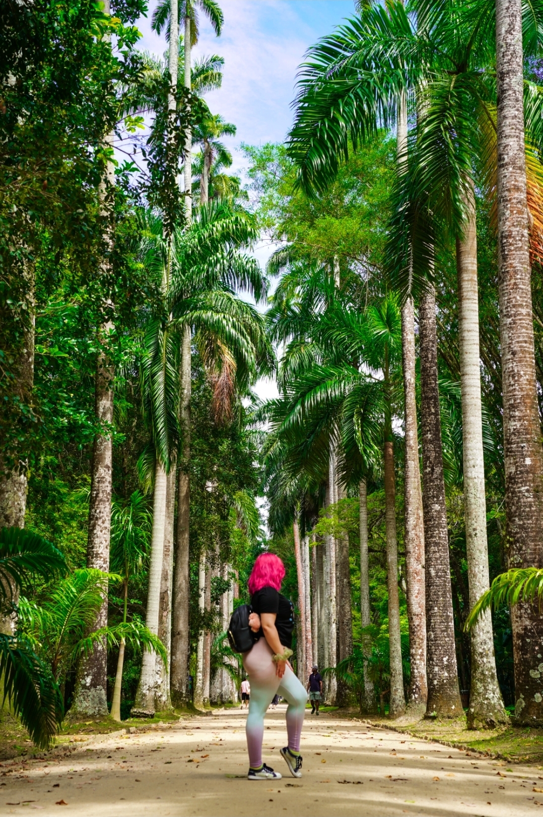 Hi! I provide massage, body scrub, waxing and extras incalls and outcalls in Zurich. For outcalls outside of the city will have to be booked as a minimum 3 hour service and upfront booking of the return ticket from my place to yours. WhatsApp me for the prices 0778064368