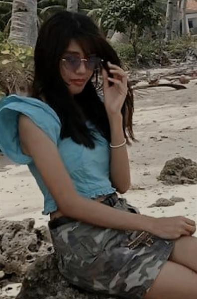 Hard Blowjob and banging Crystal on the Beach. Damn, what a Davao Bitch... 