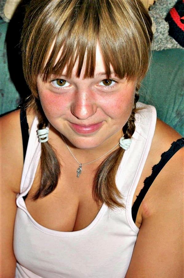 Model Tina Abel
geb. am 
12.05.1987 
in Erfurt
Photographed 28.Juli 2013 
Model Tina has wonderful medium tits and a smooth shaved cunt
Photographed 28.Juli 2013  By Dirk Waldi Waldhauer