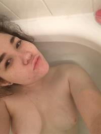 19 yo Jules showing off her sexy body 