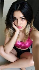 Nati Tulipa taking a selfie