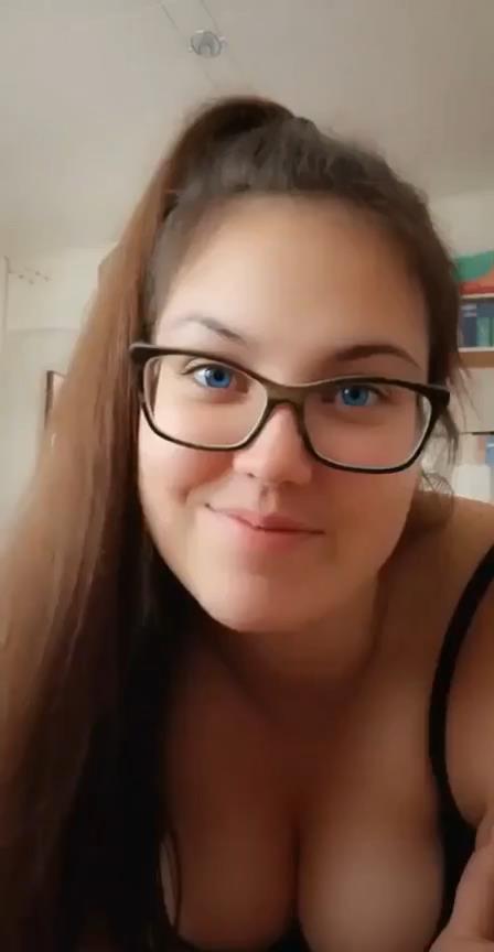 Sexy finnish JenKowski cleavage
