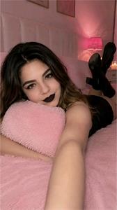 Nati Tulipa taking a selfie