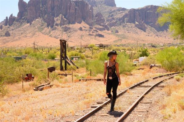 Rachel cook - Desert cowgirl