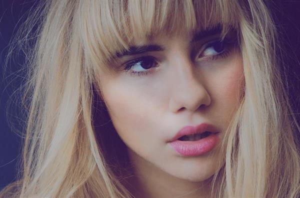 Suki Waterhouse