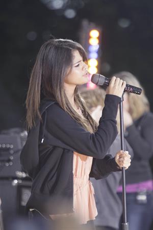 Selena Gomez performs at the Good Morning America GMA Summer Concert Series in New York City on June 17, 2011