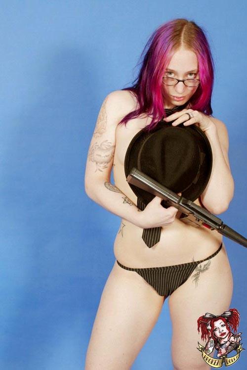 Zoe Quinn in lingerie