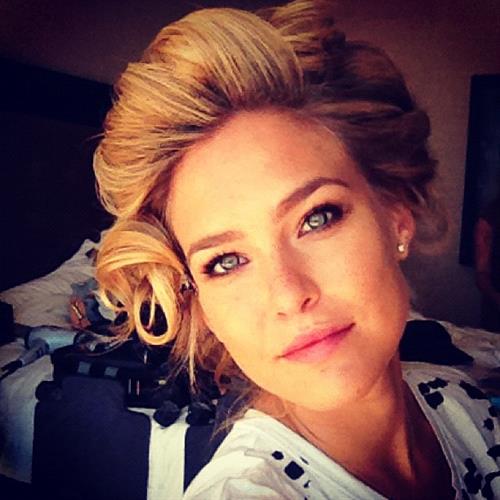 Bar Refaeli taking a selfie
