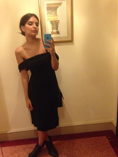 Emily Ratajkowski taking a selfie