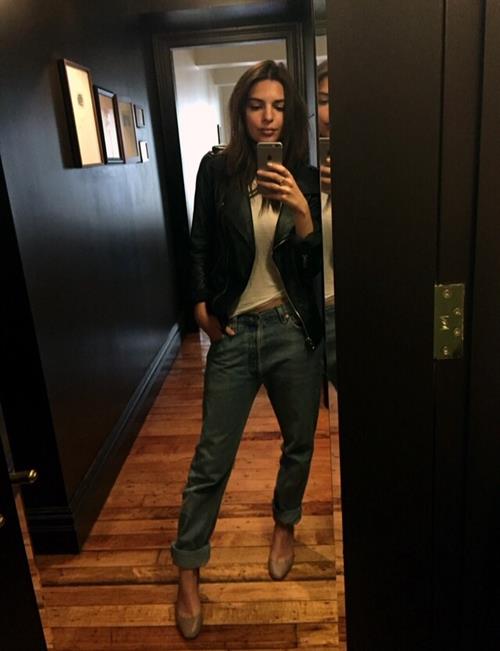 Emily Ratajkowski taking a selfie