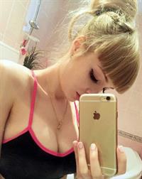 Angelica Kenova taking a selfie