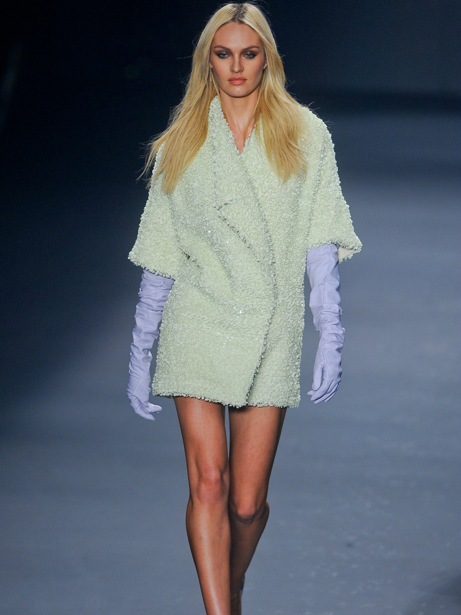 Candice Swanepoel Pictures Candice Swanepoel at a fashion show in Sao Paulo