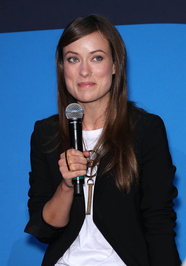 Olivia Wilde at the Blackberry booth at the 2011 CES in Las Vegas n December 7, 2011