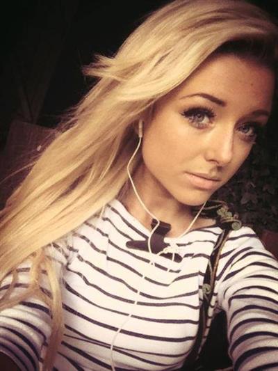 Chloe Harwood taking a selfie