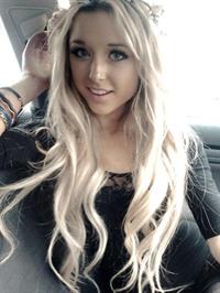 Chloe Harwood taking a selfie