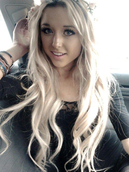 Chloe Harwood taking a selfie