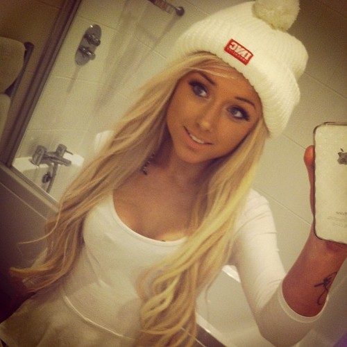 Chloe Harwood taking a selfie