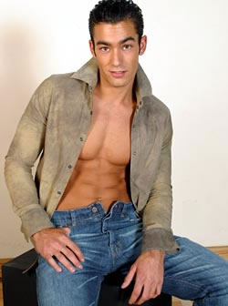 Aaron Diaz
